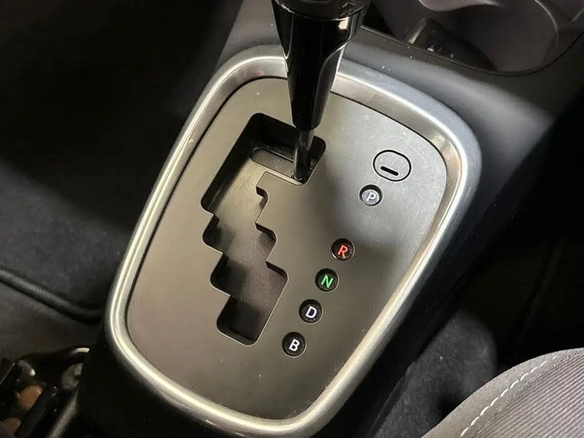 2020-toyota-yaris-15-vvt-i-icon-98bhp-hybrid-1497cc-e-cvt-big-22