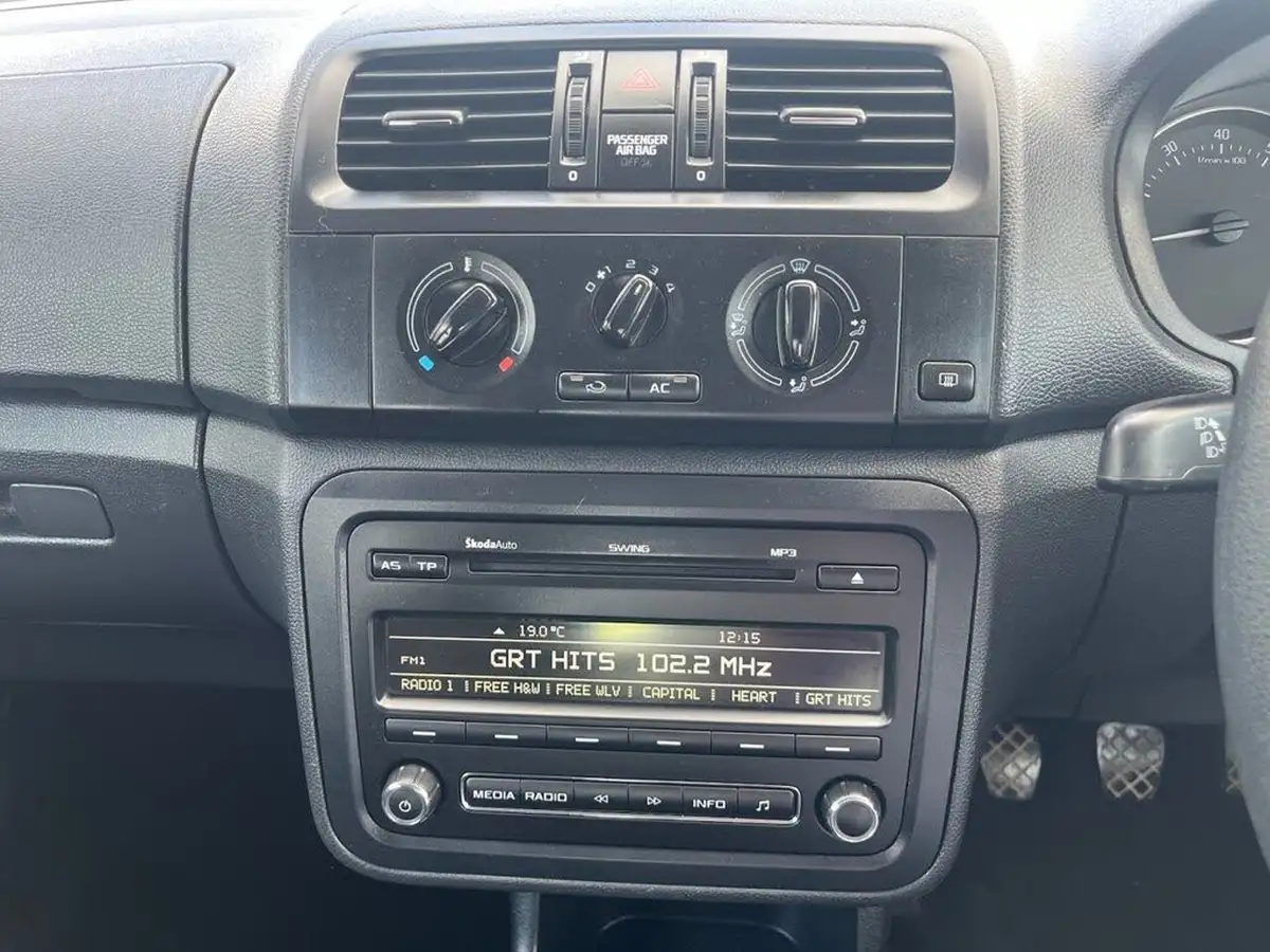 2013-skoda-fabia-12-se-70bhp-hatchback-1198cc-big-27