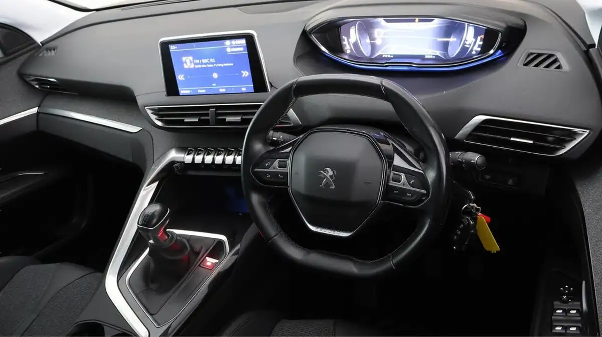 2020-peugeot-3008-suv-12-puretech-allure-big-9