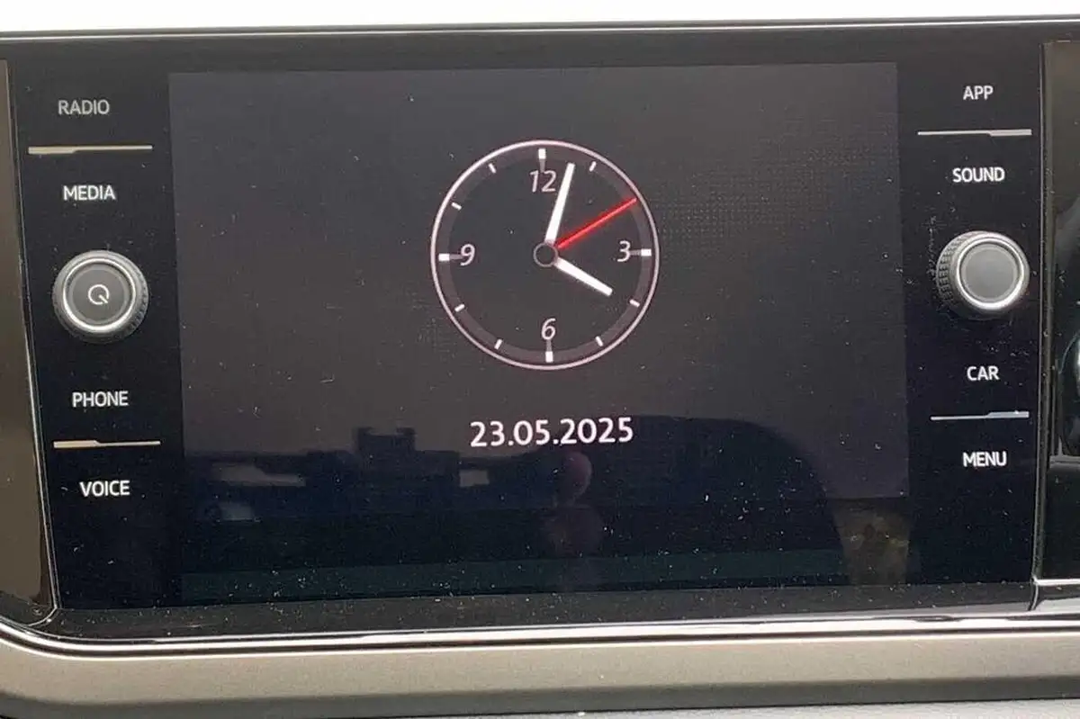 2018-volkswagen-polo-10-se-75ps-big-12