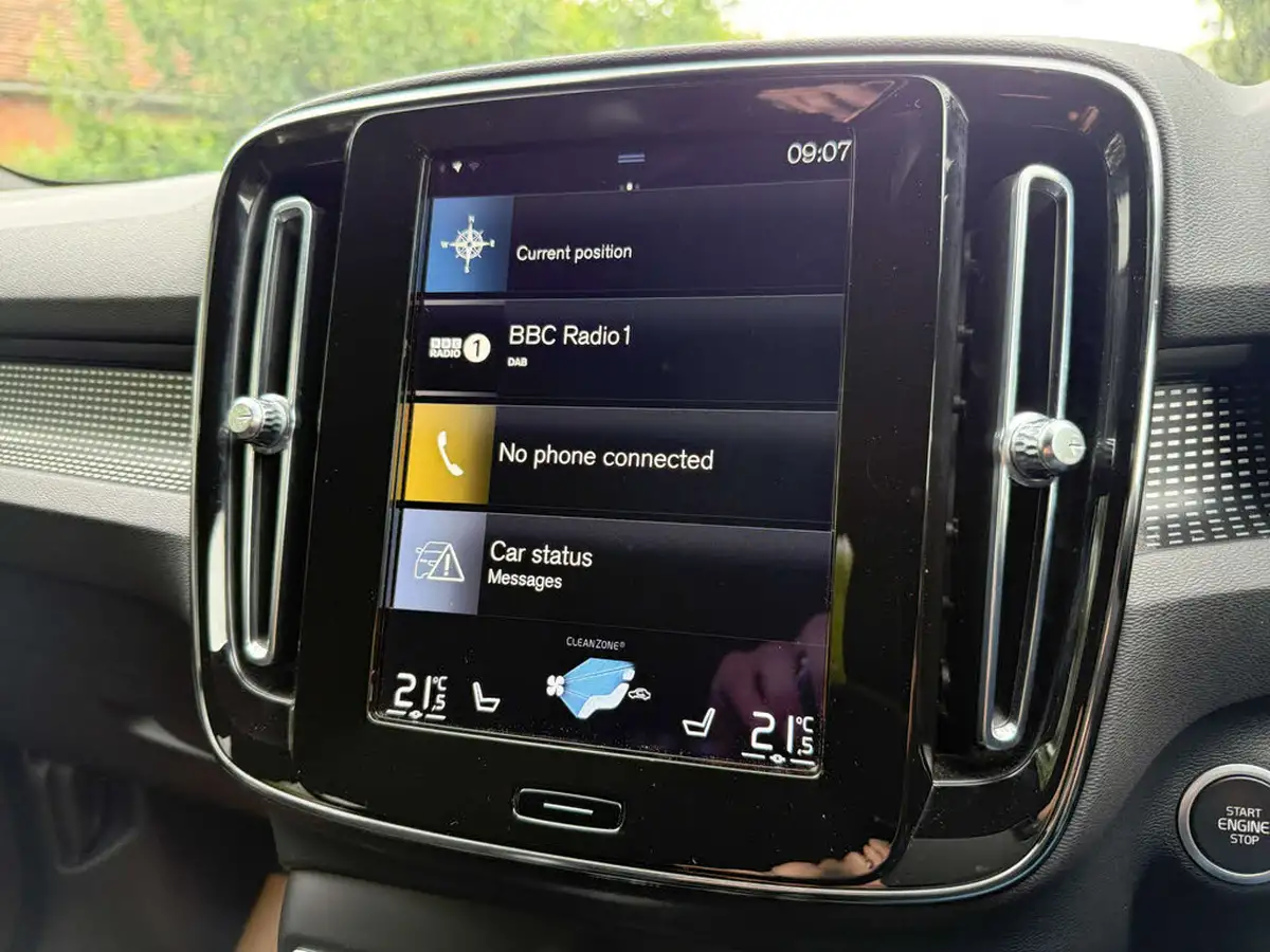 2020-volvo-xc40-15-t3-r-design-geartronic-big-9