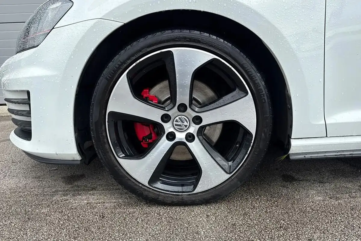 2016-volkswagen-golf-20-tsi-gti-220ps-hatchback-5d-dsg-big-11
