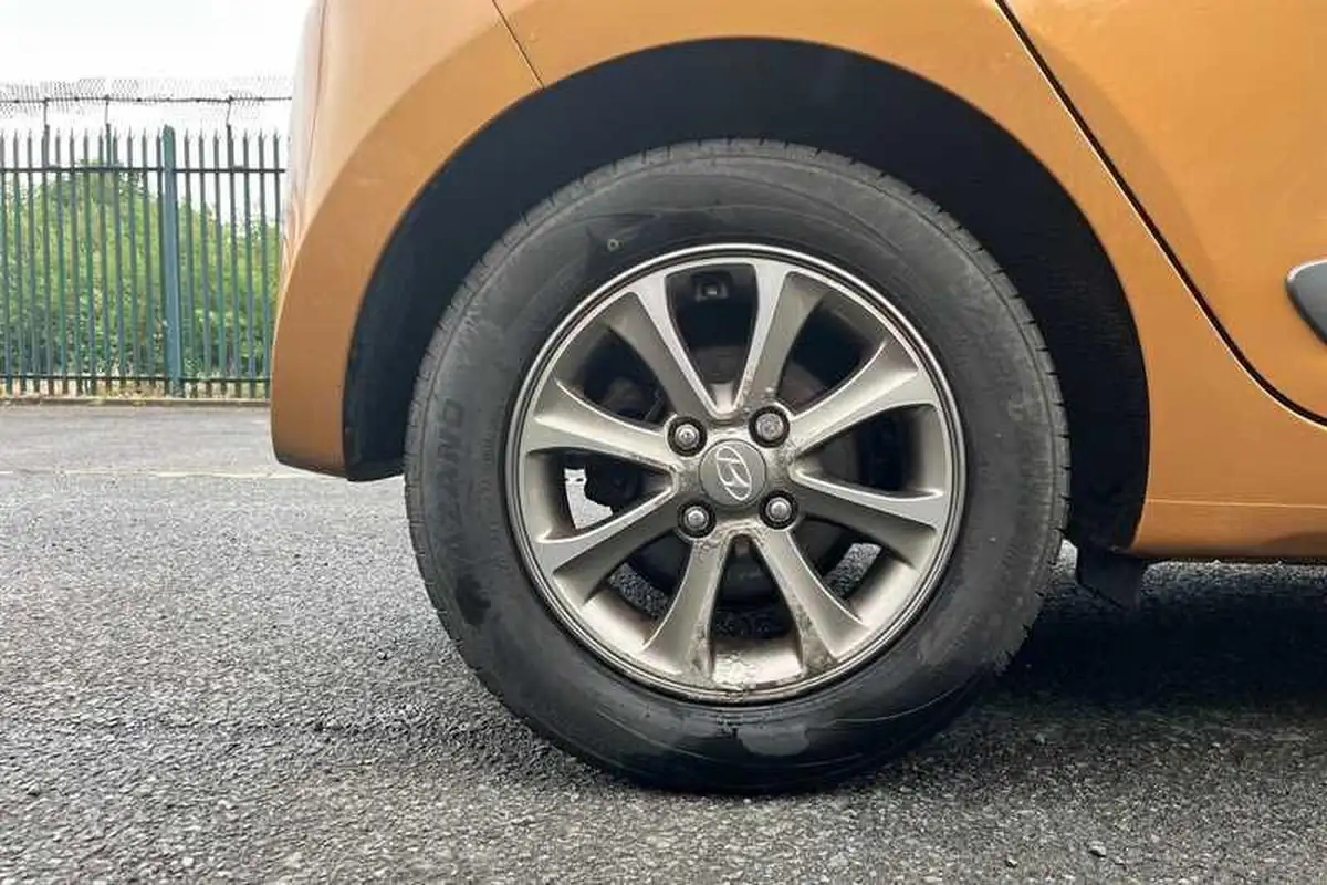 2014-hyundai-i10-10-premium-big-11