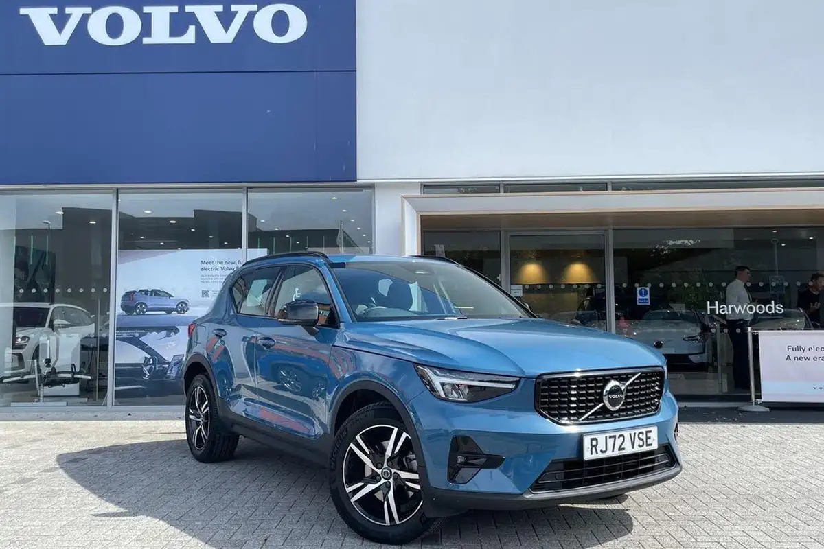 2022-volvo-xc40-20-b3-plus-big-0