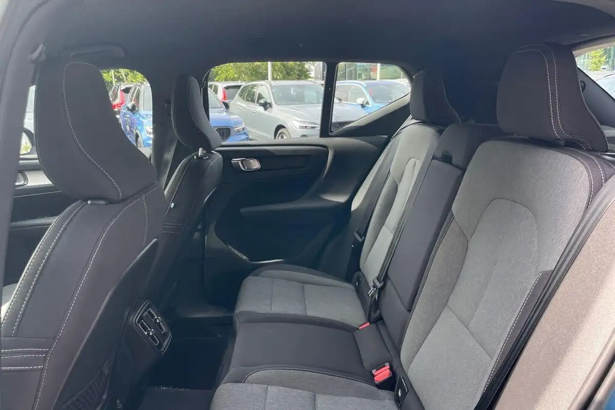 2022-volvo-xc40-20-b3-plus-big-28