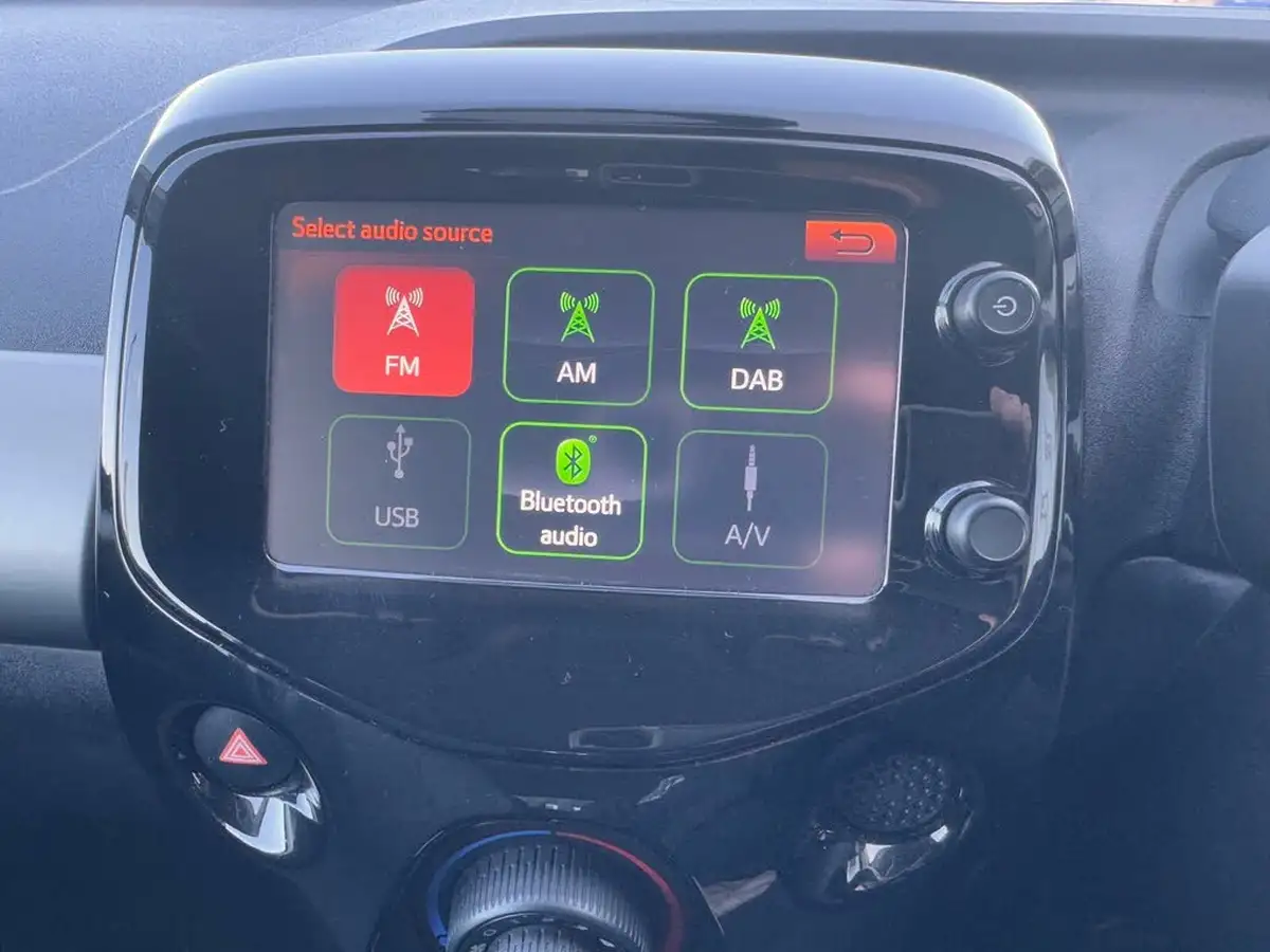 2016-citroen-c1-10-vti-flair-5d-etg-big-27