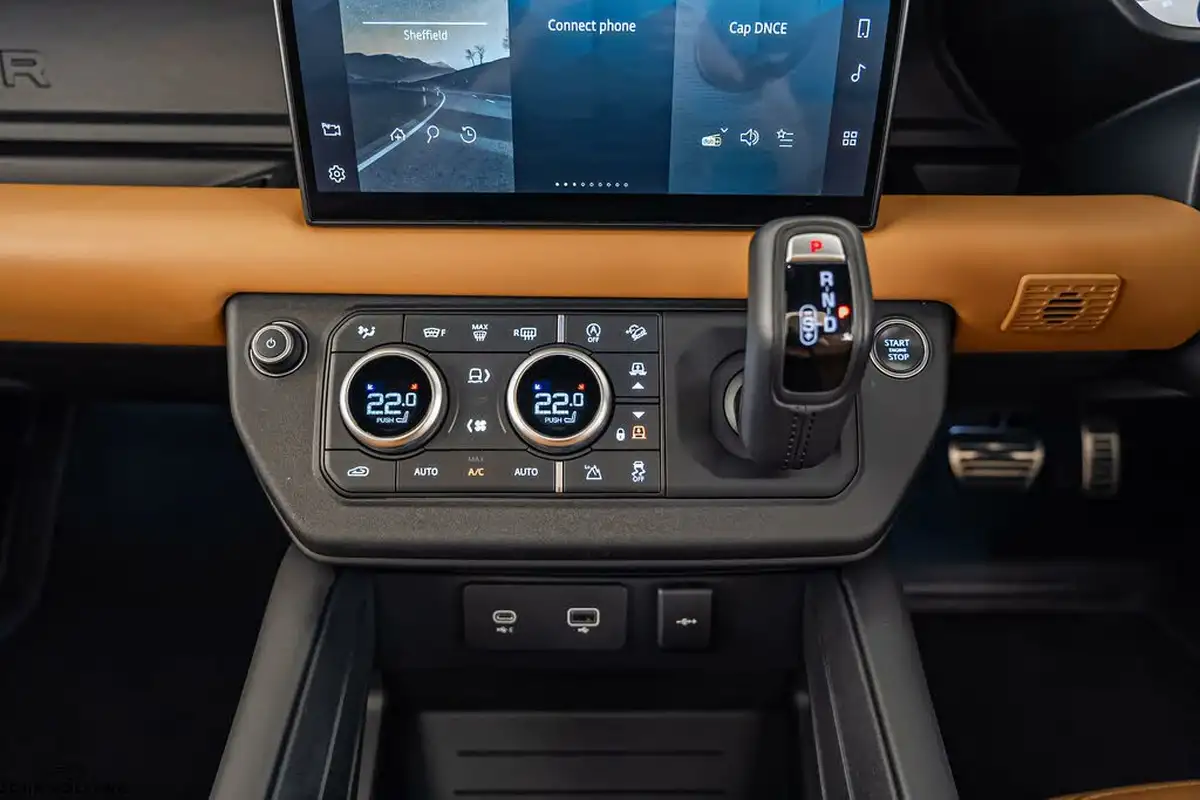 2022-land-rover-110-defender-50-p525-v8-big-44