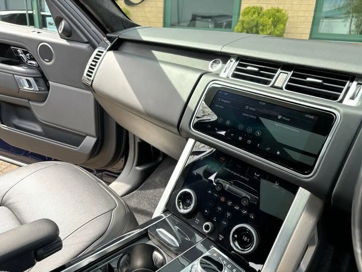 2021-land-rover-range-rover-30-d300-westminster-big-20