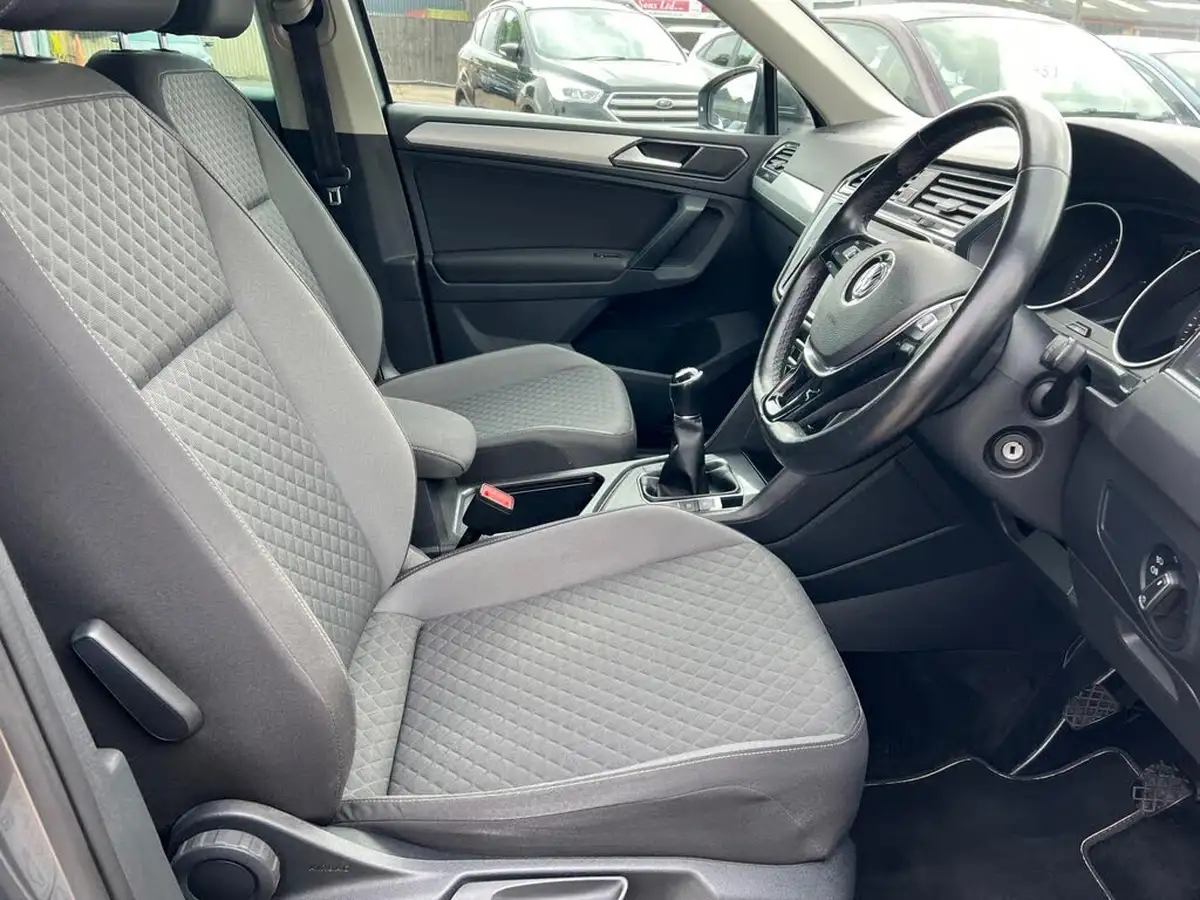 2018-volkswagen-tiguan-14-tsi-se-navigation-125ps-ss-big-12