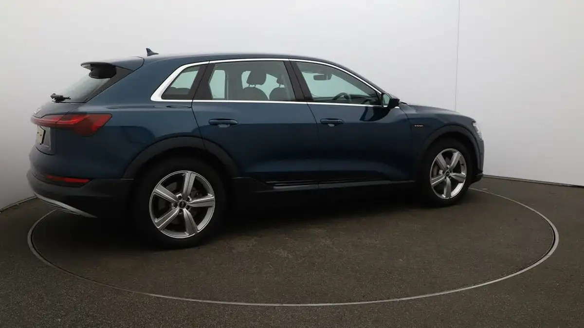 2022-audi-e-tron-55e-technik-station-wagon-big-44