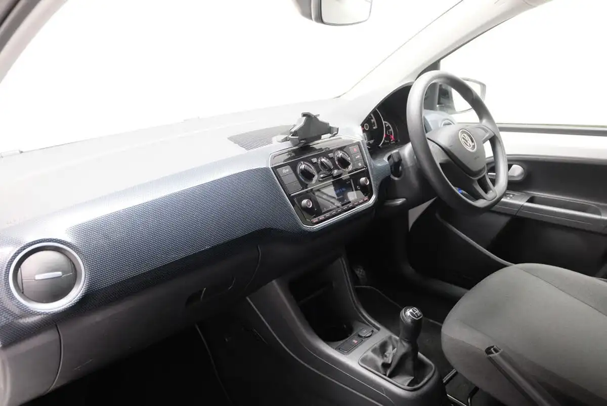 2024-volkswagen-up-10-up-black-edition-big-20