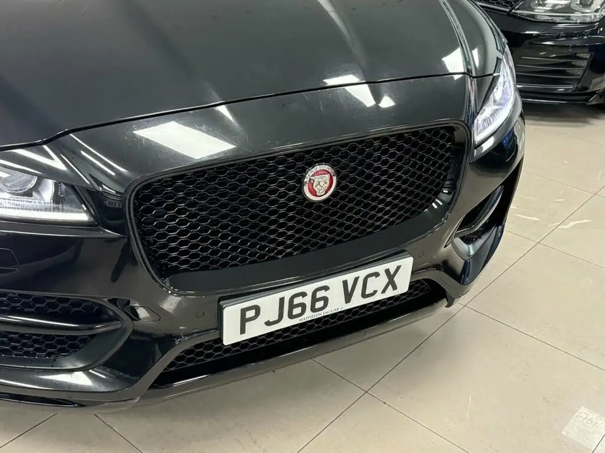 2016-jaguar-f-pace-20-i4d-r-sport-awd-auto-big-7