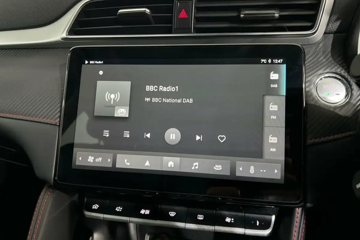 2023-mg-zs-suv-e-trophy-ev-156ps-long-range-big-31