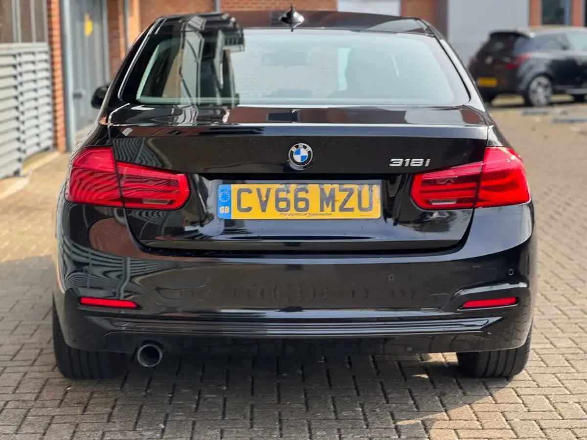 2016-bmw-3-series-15-318i-sport-saloon-4d-big-11