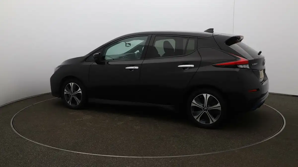 2021-nissan-leaf-e-tekna-big-39