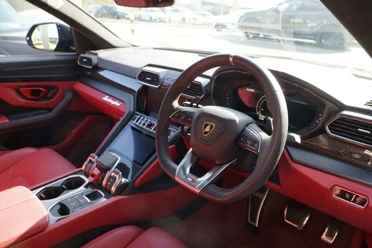 2023-lamborghini-urus-40-no-trim-big-13