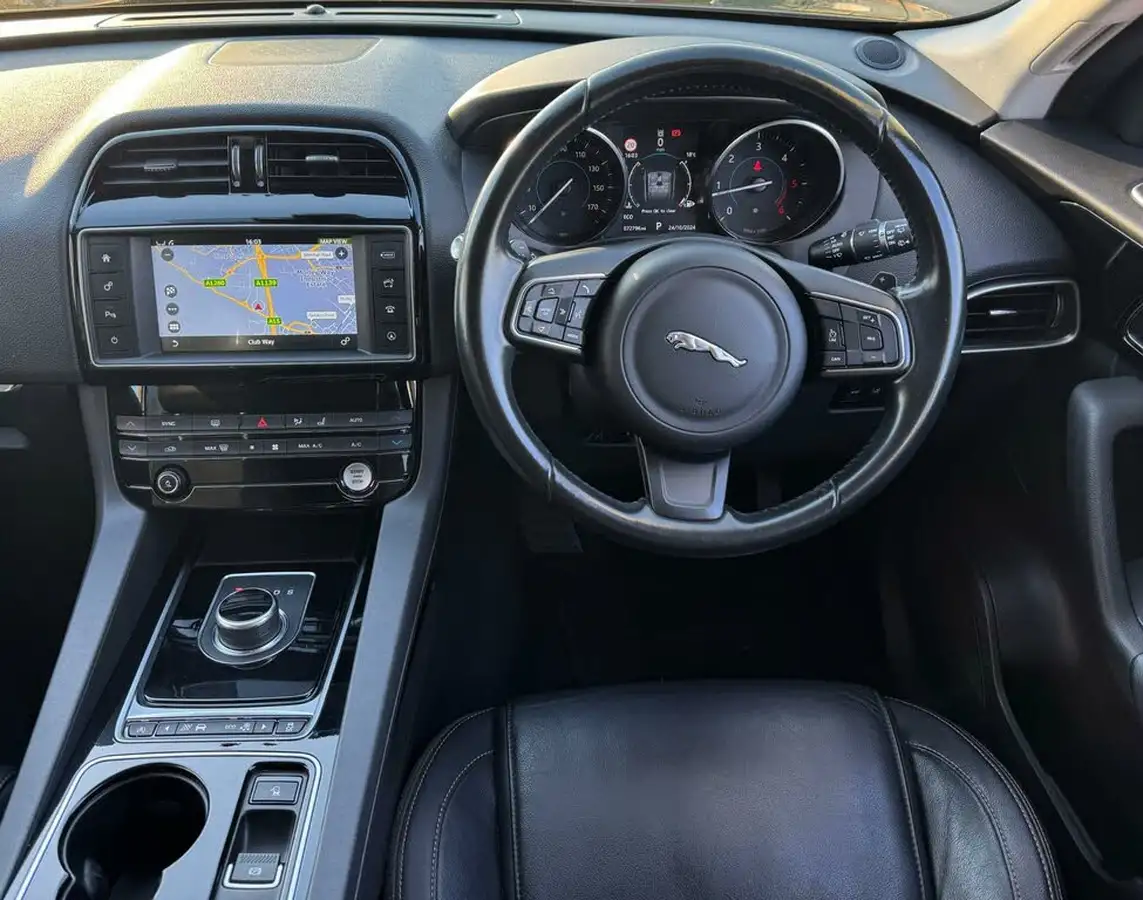2017-jaguar-f-pace-20-i4d-prestige-180ps-awd-auto-big-19