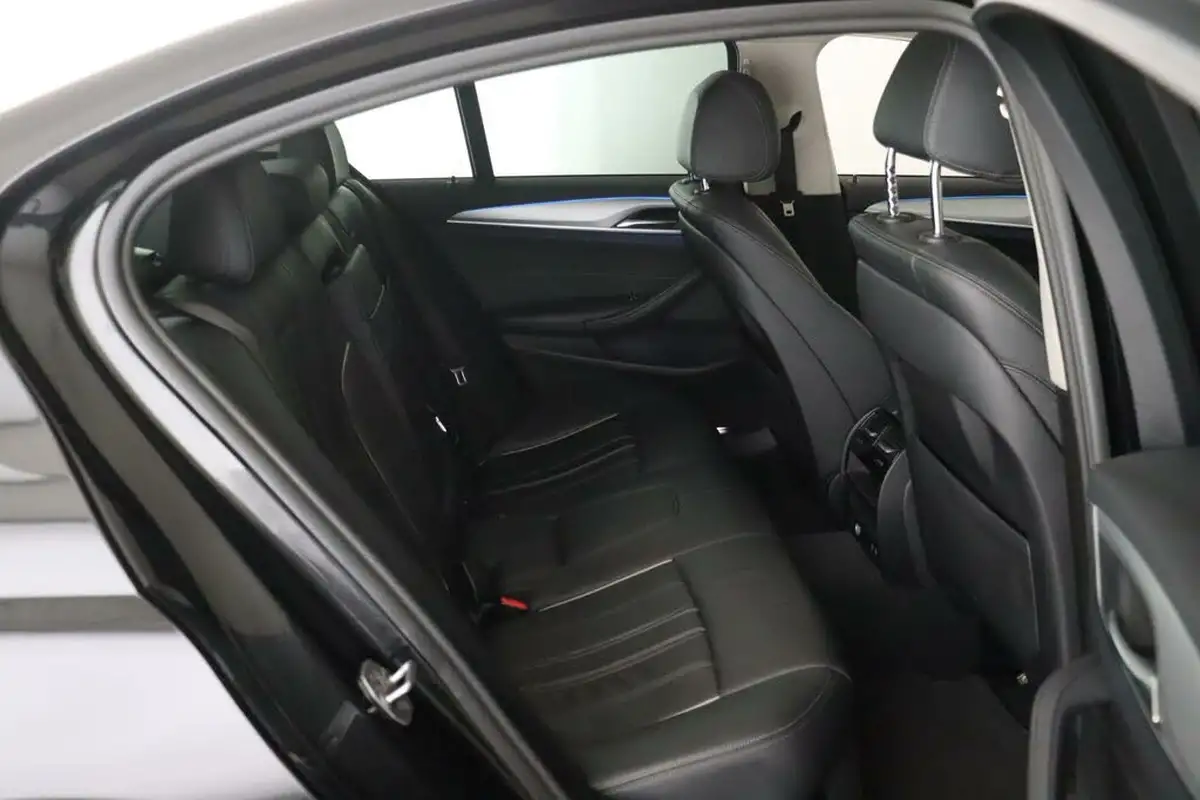 2022-bmw-5-series-20-530e-se-saloon-4d-big-13