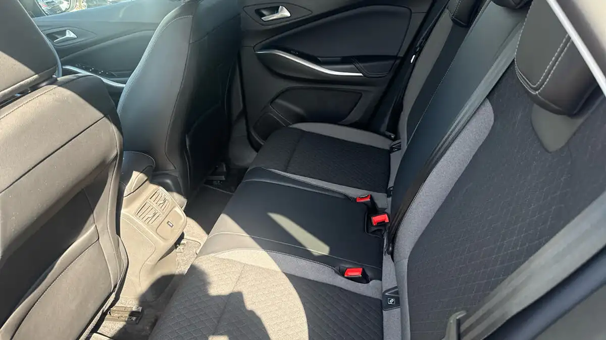 2022-vauxhall-grandland-12-gs-line-auto-big-32