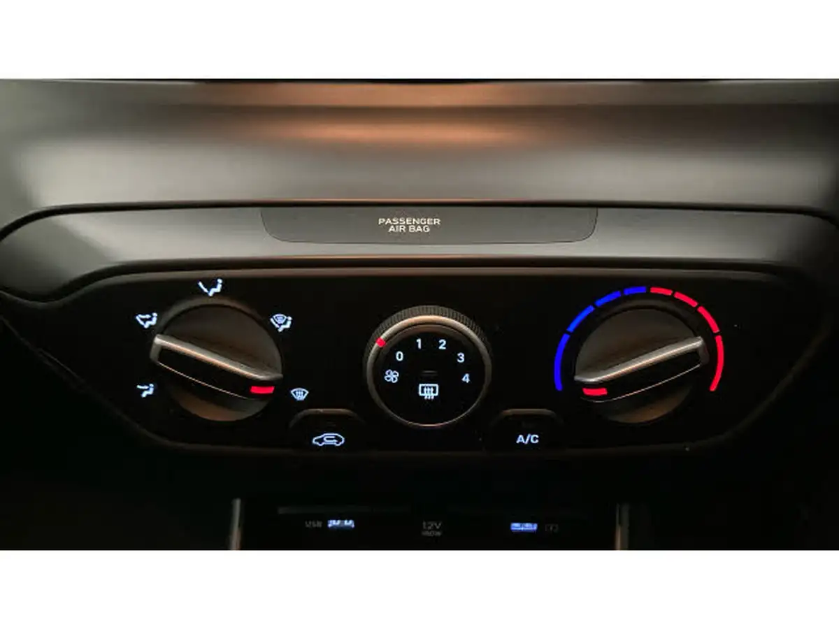 2022-hyundai-i20-10-t-gdi-se-connect-dct-big-12