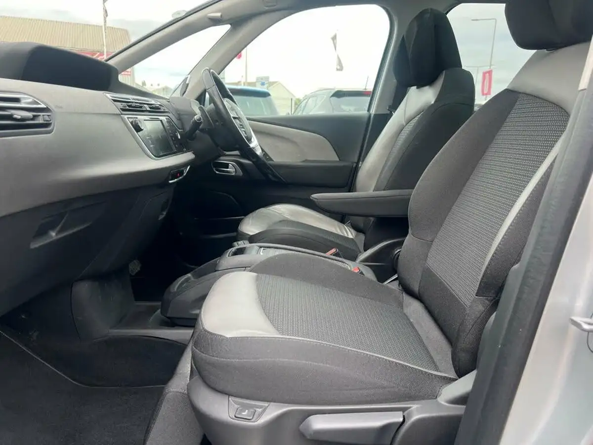 2015-citroen-grand-c4-picasso-20bluehdi-exclusive-eat6-big-14