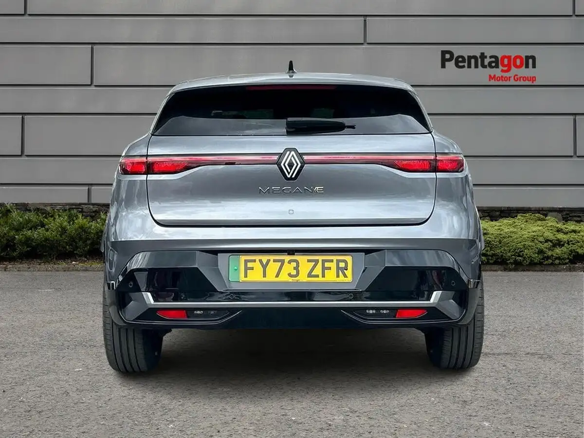 2023-renault-megane-e-tech-e-techno-big-13