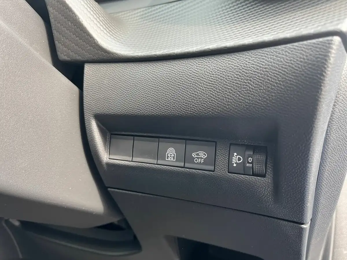 2024-peugeot-208-12-puretech-allure-big-21