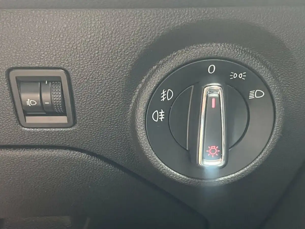 2013-seat-leon-16td-se-big-17