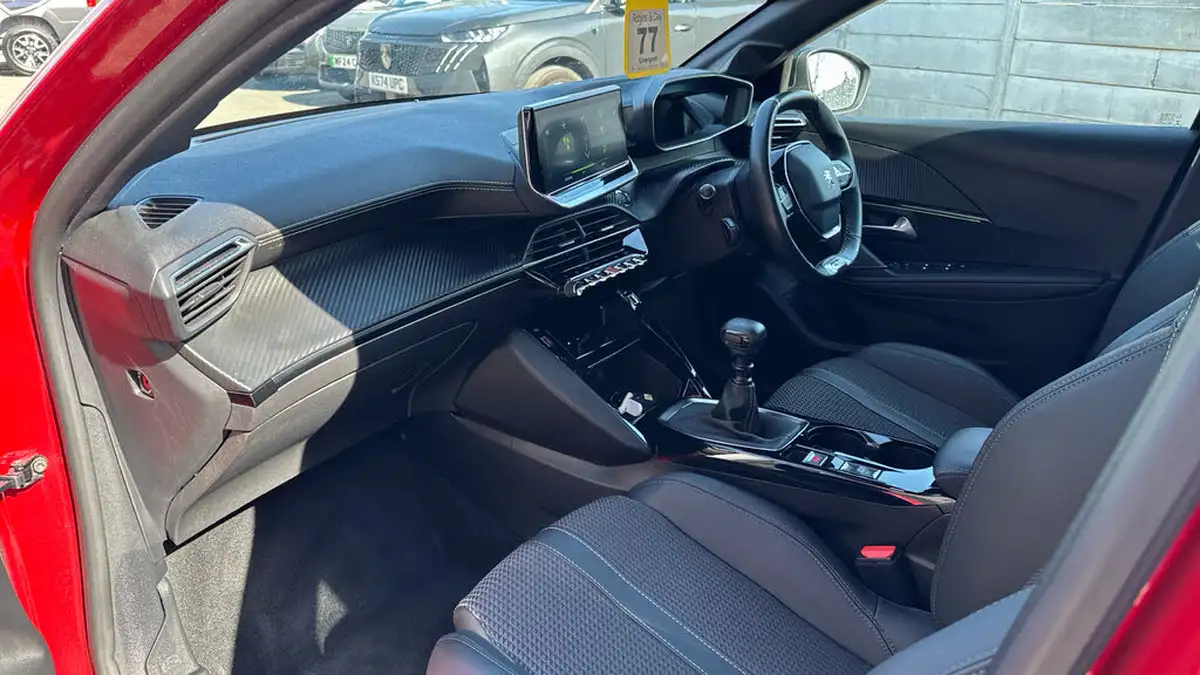 2022-peugeot-208-12-puretech-gt-100ps-big-11