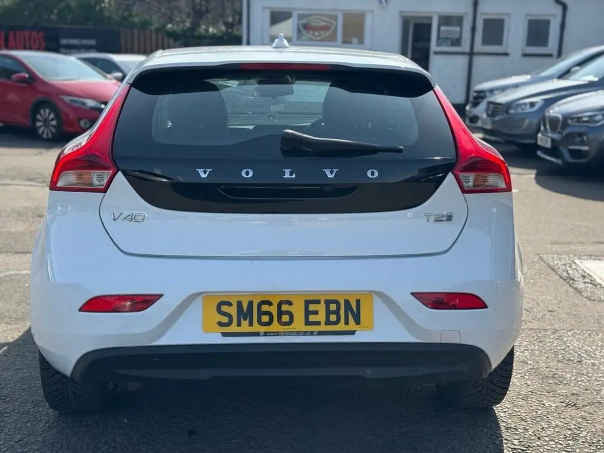 2016-volvo-v40-15-t2-inscription-big-5