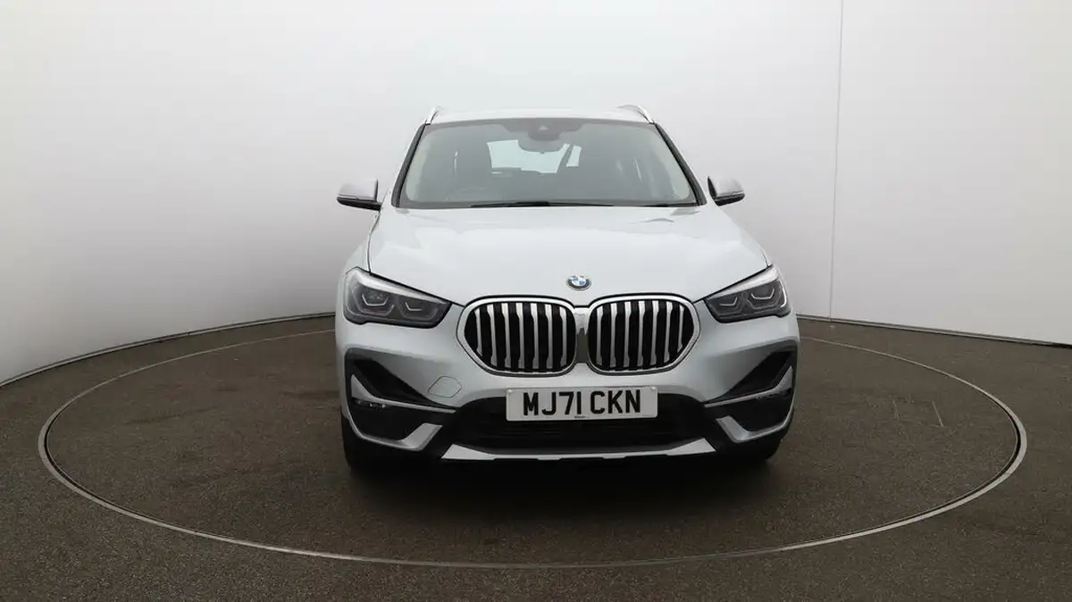 2021-bmw-x1-15-sdrive18i-xline-big-2