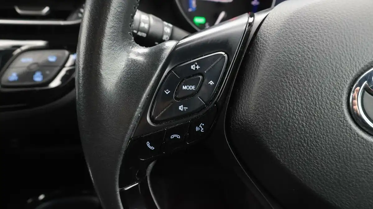 2020-toyota-c-hr-18-vvt-i-design-big-24