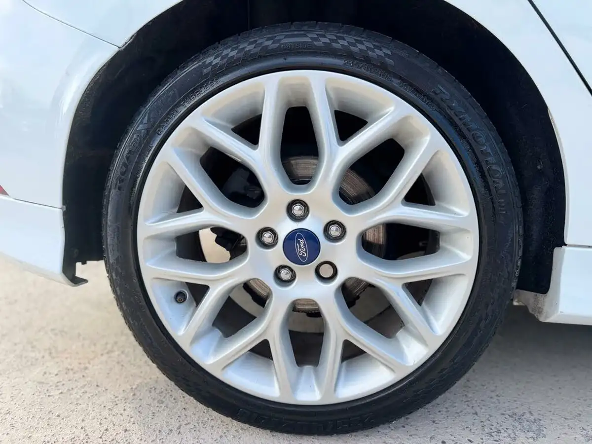 2017-ford-focus-15tdci-st-line-hatchback-big-48
