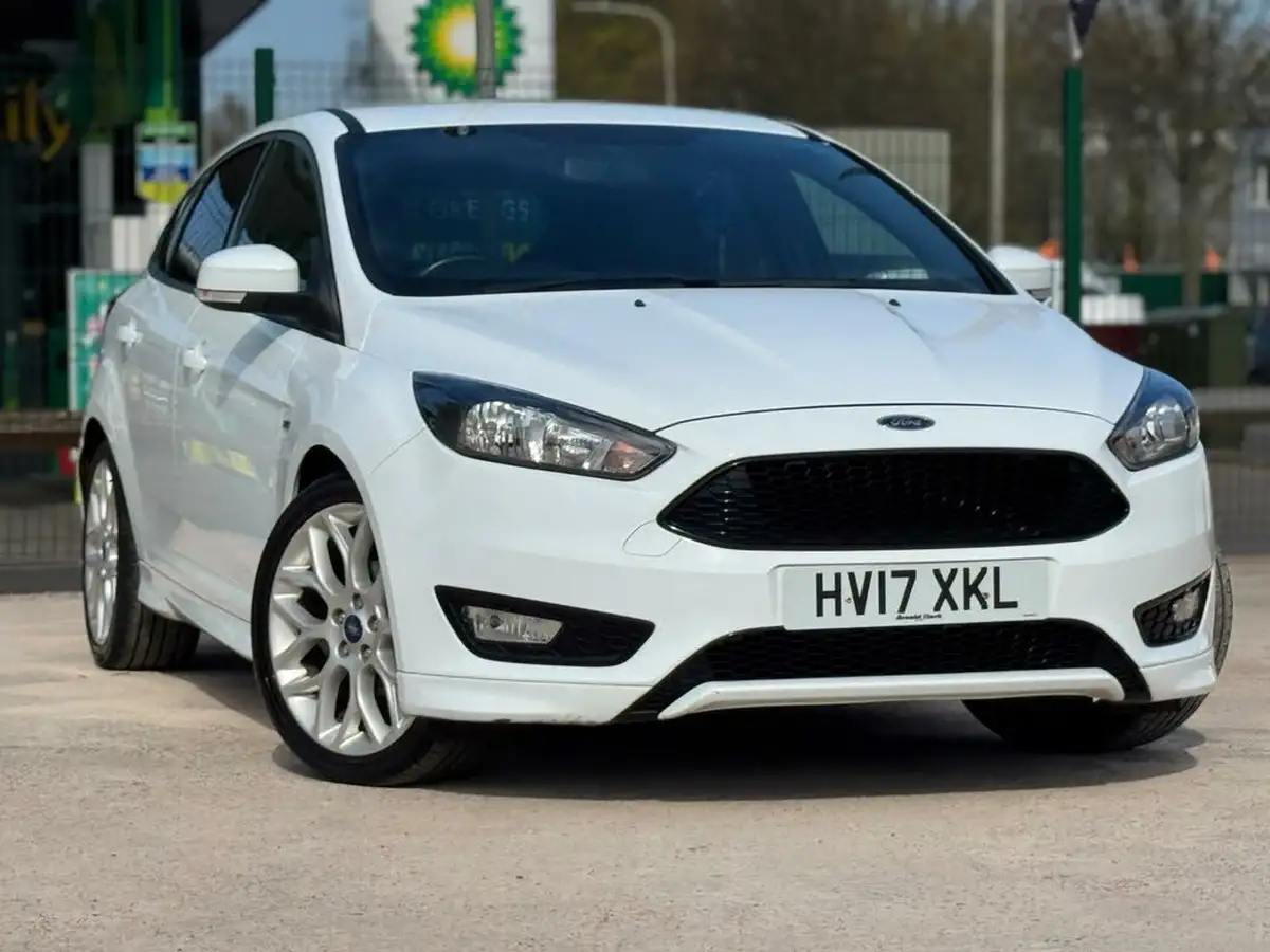 2017-ford-focus-15tdci-st-line-hatchback-big-0