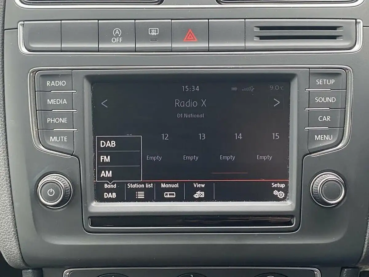 2015-volkswagen-polo-12-tsi-se-5d-big-32