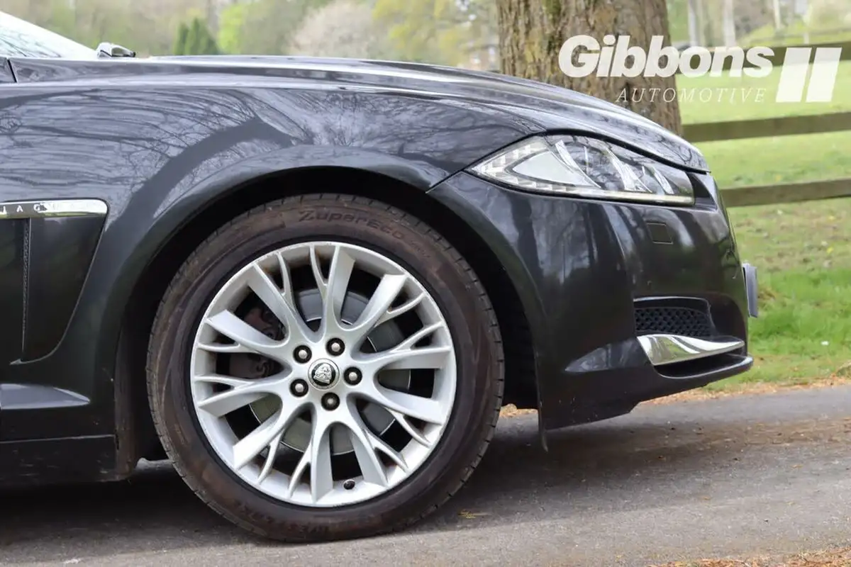 2011-jaguar-xf-22td-luxury-big-36