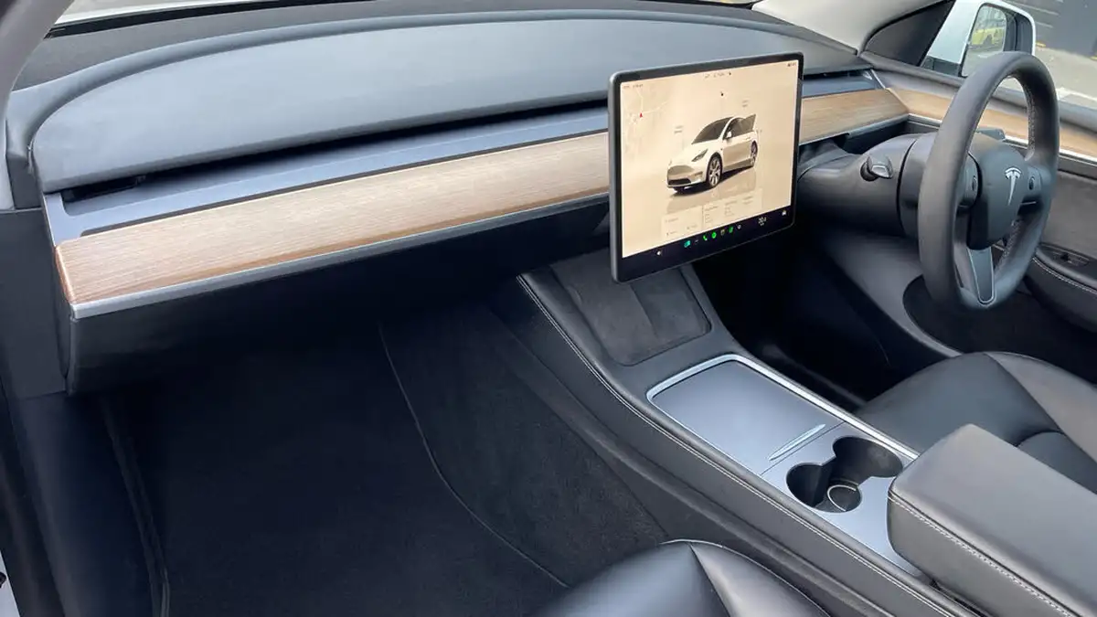 2022-tesla-model-y-e-long-range-big-9