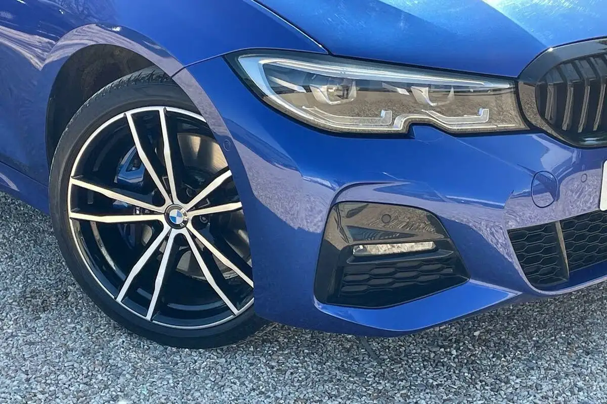 2020-bmw-3-series-20-330e-m-sport-saloon-4d-big-5