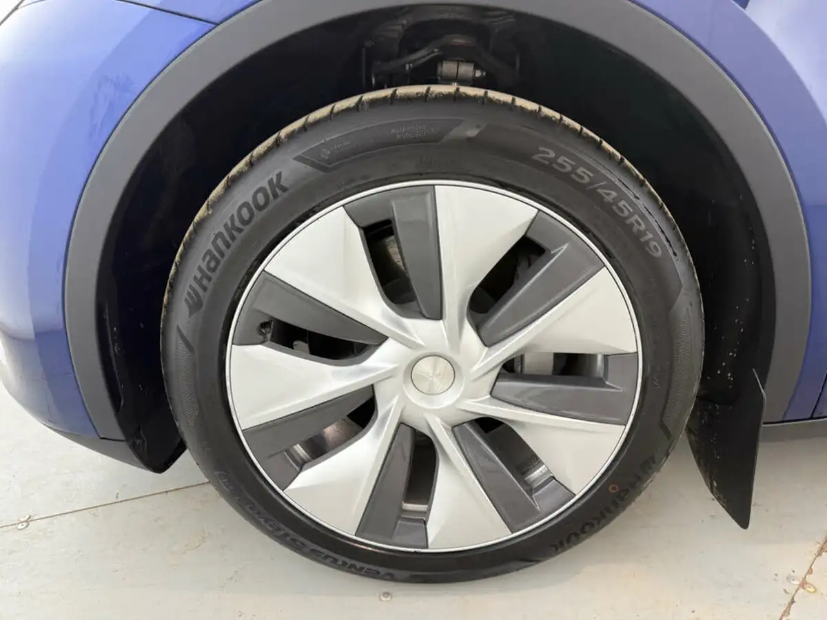 2023-tesla-model-y-e-rwd-big-26