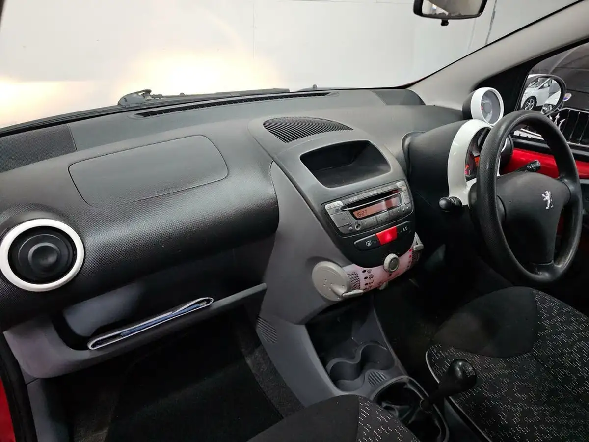 2012-peugeot-107-10-sportium-5d-big-16