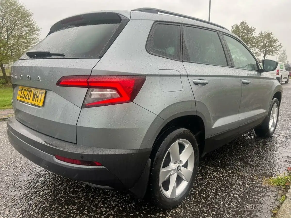 2020-skoda-karoq-10-tsi-se-115ps-big-6