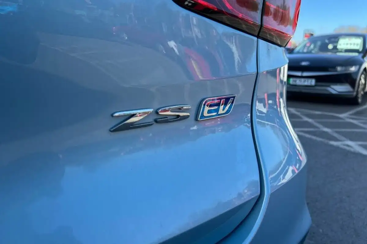 2021-mg-zs-suv-e-exclusive-ev-big-23