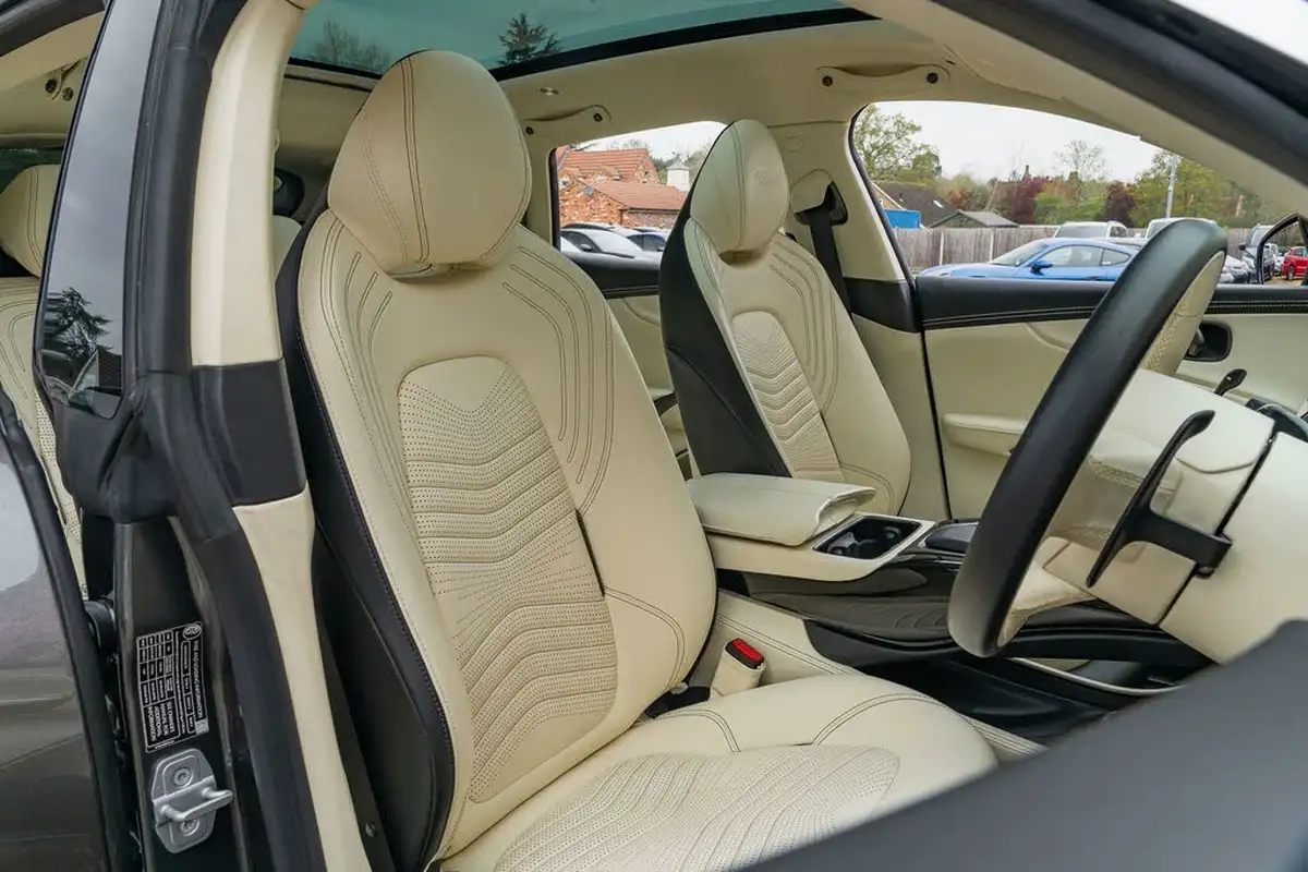 2020-aston-martin-dbx-40-v8-big-26