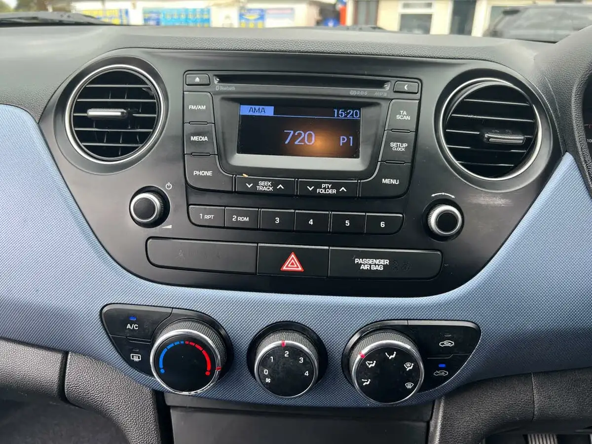 2014-hyundai-i10-10-premium-big-11