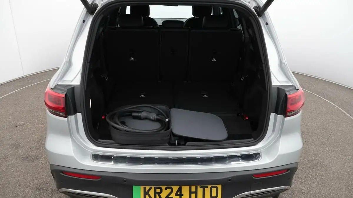 2023-mercedes-benz-eqb-e-350-amg-line-big-17