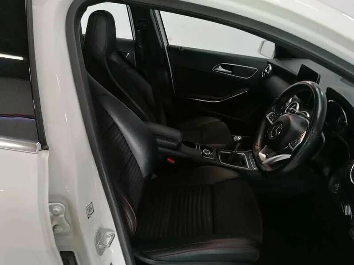 2017-mercedes-benz-a-class-15d-a180d-amg-line-ss-big-10