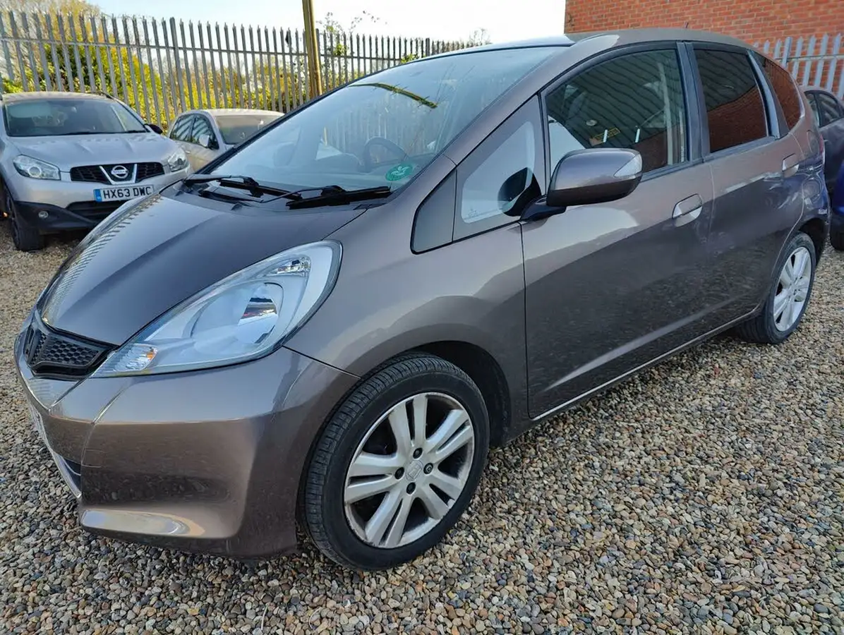 2014-honda-jazz-14-es-plus-big-2