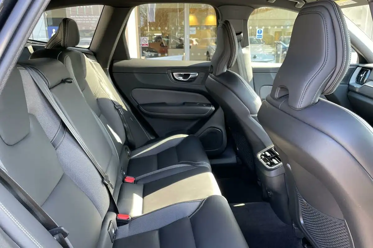 2024-volvo-xc60-20-b5-plus-black-edition-big-21