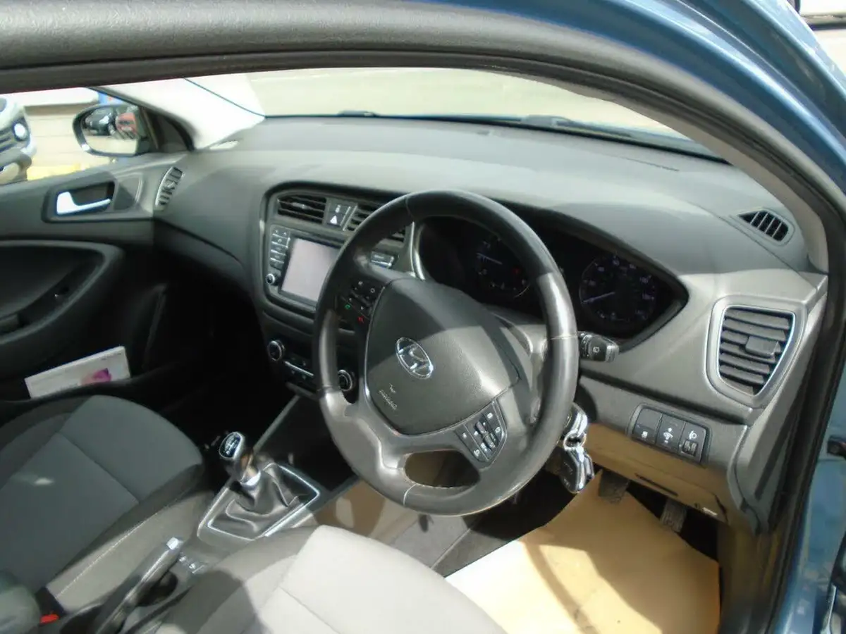 2016-hyundai-i20-10-sport-nav-100ps-big-12