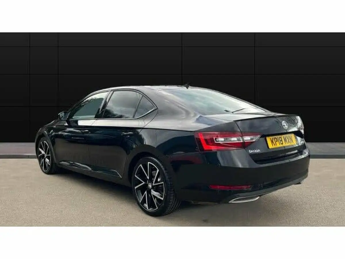 2018-skoda-superb-20-tsi-sportline-220ps-ss-hatchback-big-1